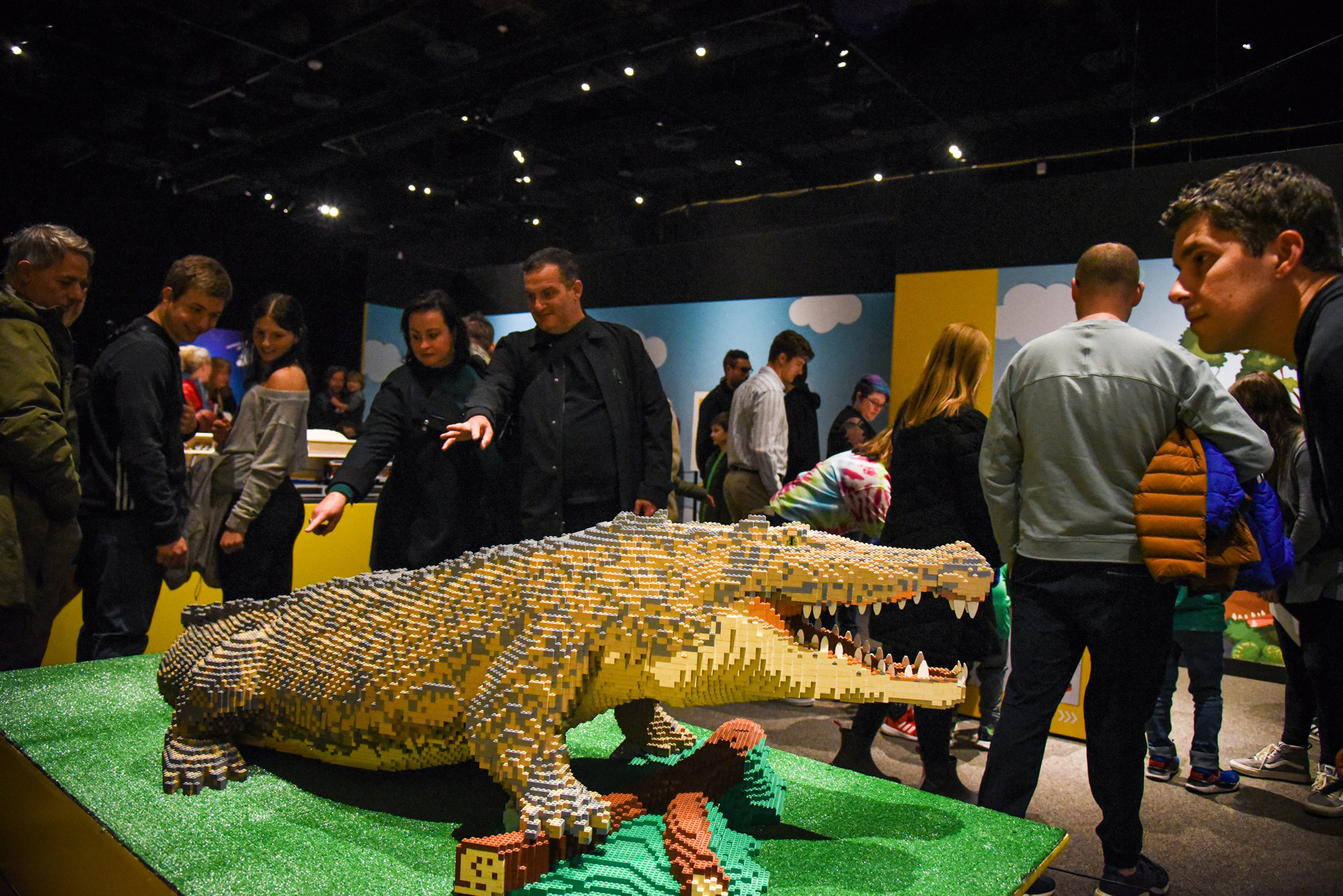 Photo from Bricktionary of alligator model