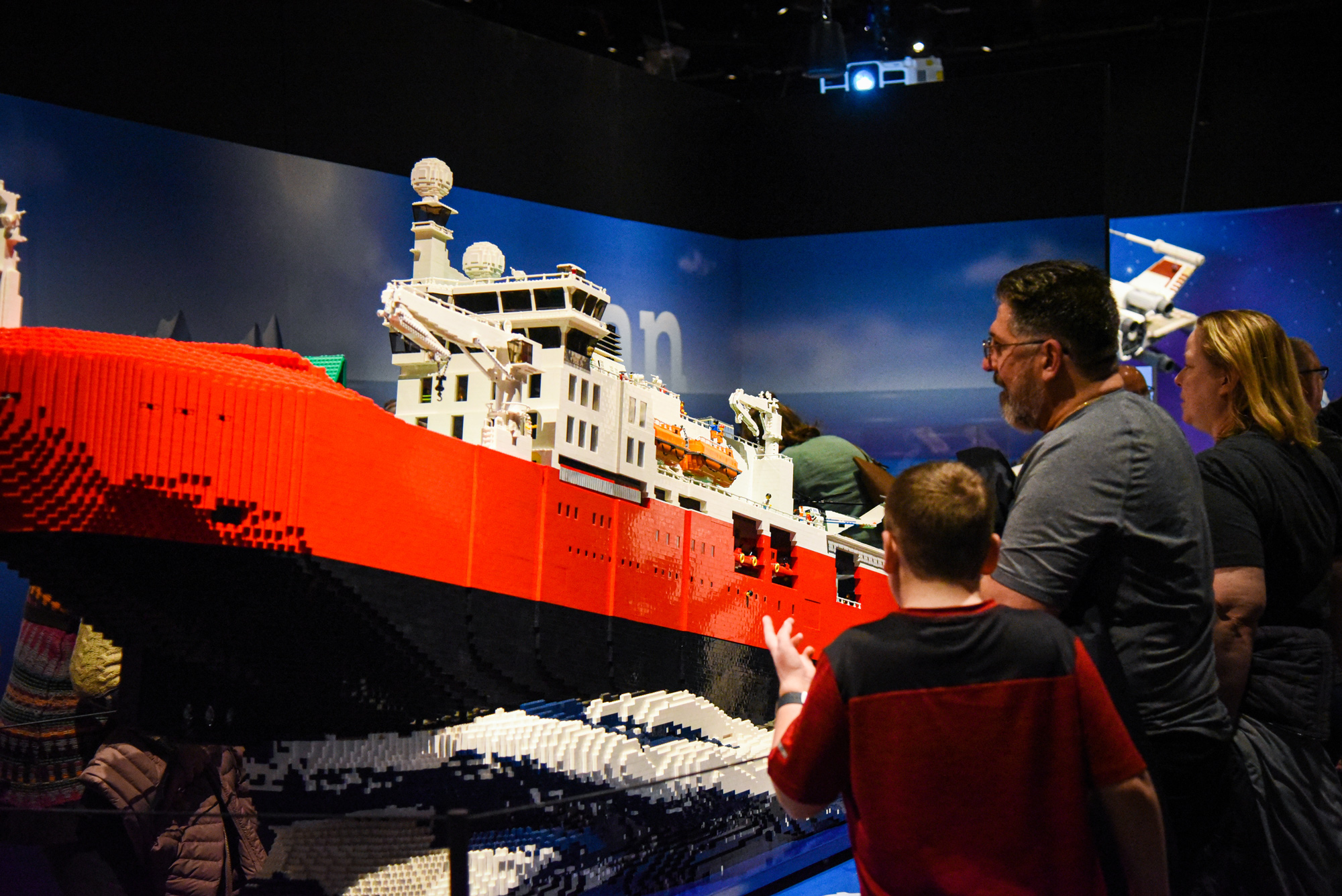 Photo from Bricktionary of a ship model