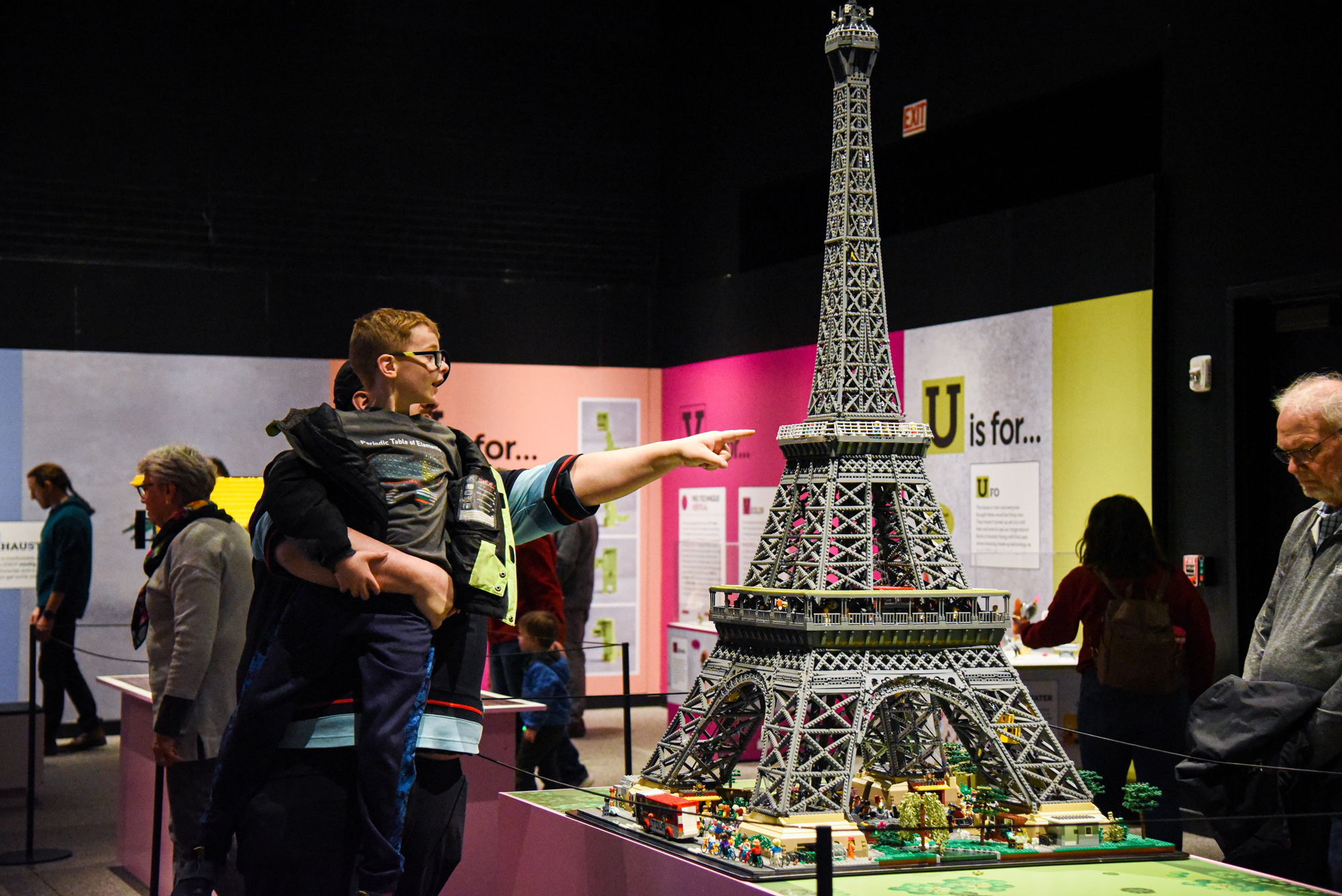 Photo from Bricktionary of an Eiffel Tower model
